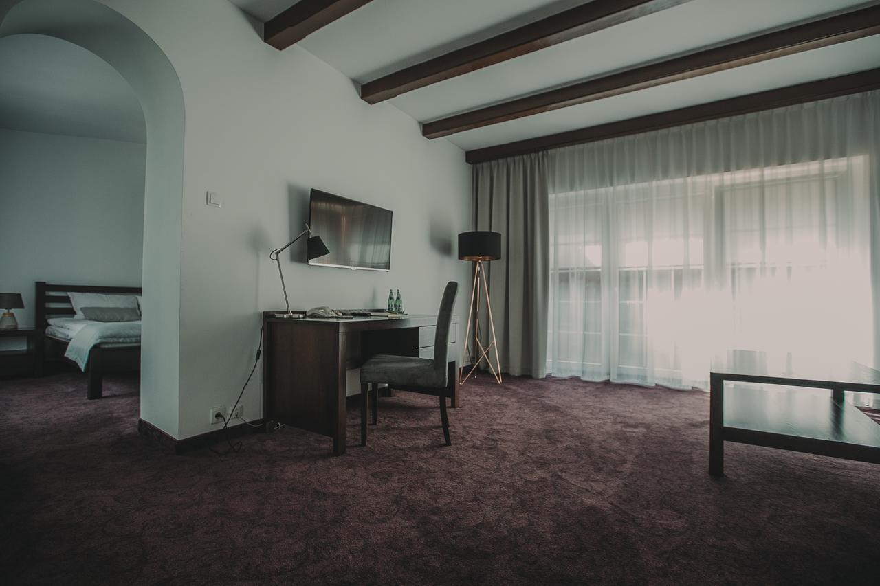 Hotel Restaurant Boss Miloslaw ภายนอก รูปภาพ