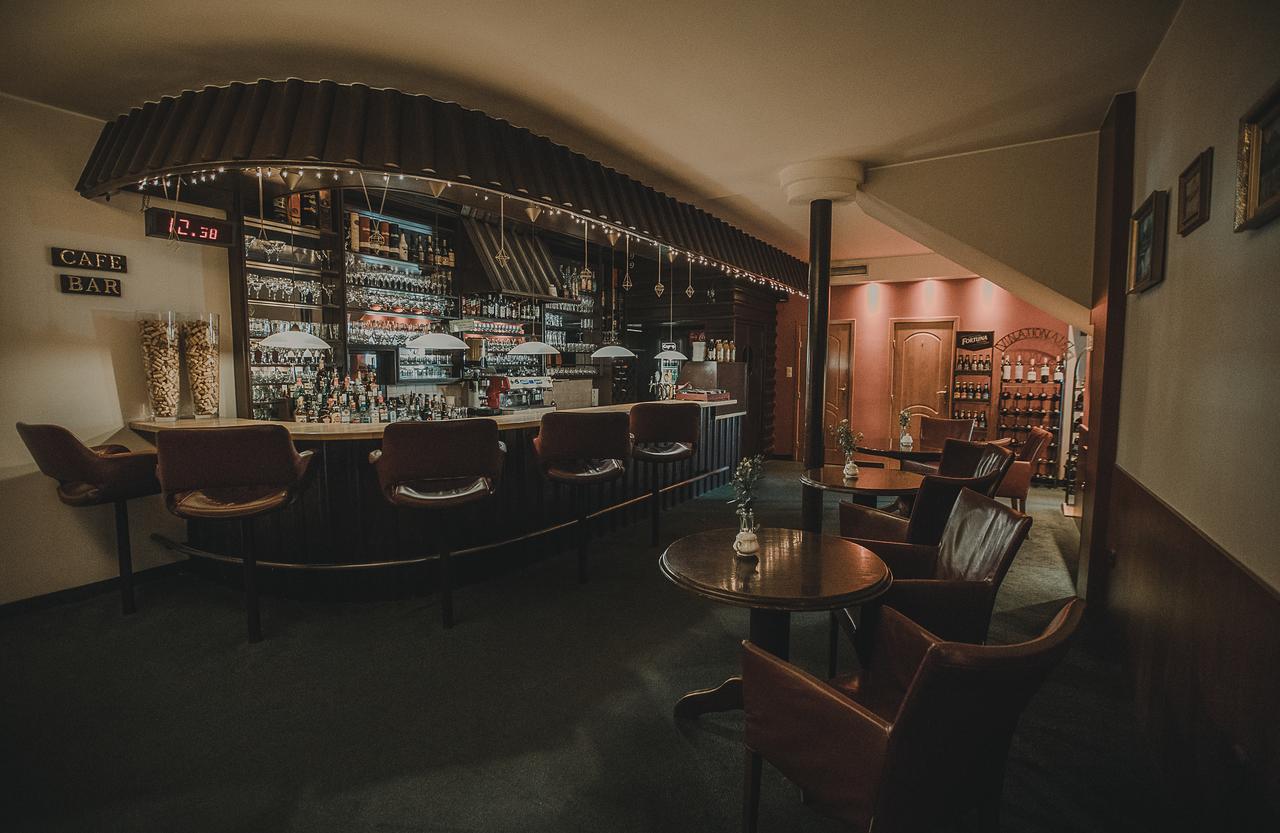 Hotel Restaurant Boss Miloslaw ภายนอก รูปภาพ