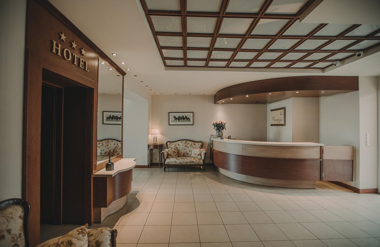 Hotel Restaurant Boss Miloslaw ภายนอก รูปภาพ