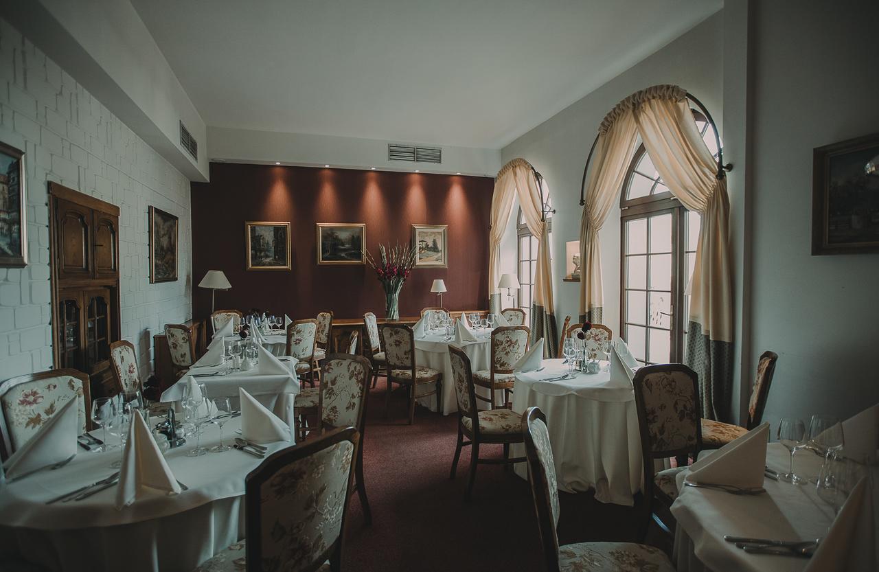 Hotel Restaurant Boss Miloslaw ภายนอก รูปภาพ